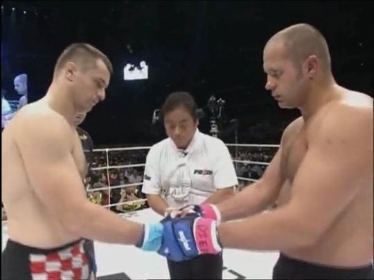 Relembre a luta fantstica entre Fedor Emelianenko e Mirko Cro Cop, vencida por Fedor por deciso unnime no PRIDE