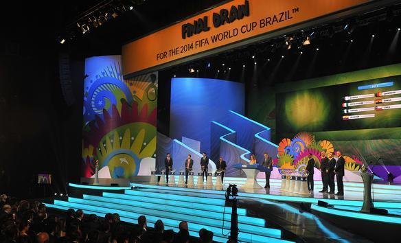 Fotos da cerimnia do sorteio dos grupos da Copa do Mundo