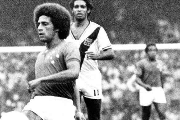 Em 1975, o Cruzeiro entrou em um grupo com Vasco (foto), Deportivo Cali-COL e Nacional de Medelln. Classificou-se em primeiro lugar e caiu no quadrangular semifinal, com duas vitrias e duas derrotas diante de Independiente-ARG e Rosario-ARG. O Independiente acabou sendo o campeo.