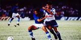 Em 1994, o Cruzeiro, de Ronaldo Fenmeno (foto) pegou o grupo da morte, com Palmeiras, Boca Juniors e Vlez Sarsfield, que acabou sendo o campeo. O clube celeste se classificou para as oitavas de final, mas foi surpreendido pelo Unin Espaola com uma derrota por 1 a 0 no Chile e foi eliminado.