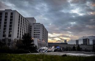 Helicptero pousa no setor de urgncia do hospital em Grenoble-FRA, onde Michael Schumacher est internado. Estado de sade do heptacampeo do mundo  grave. Ele est em coma.