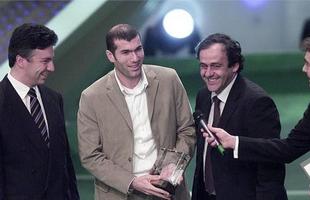 Todas as premiaes de melhor jogador do mundo da Fifa - Um nmero recorde de 150 treinadores de selees do mundo todo elegeu Zinedine Zidane como o melhor jogador de 2000,  frente do portugus Luis Figo e do brasileiro Rivaldo