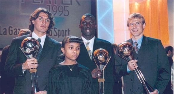 Todas as premiaes de melhor jogador do mundo da Fifa - O liberiano George Weah foi o melhor jogador do mundo em 1995, seguido pelo italiano Paolo Maldini, ambos do Milan, e o alemo Jrgen Klinsmann, do Bayern de Munique