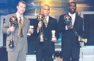 Todas as premiaes de melhor jogador do mundo da Fifa - Em terceiro lugar, ficou Alan Shearer, capito da seleo da Inglaterra. A segunda posio foi para o vencedor do ano passado, o liberiano George Weah. Assim, o Jogador do Ano da FIFA 1996 no poderia ser ningum menos do que Ronaldo