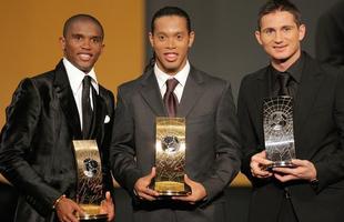 Todas as premiaes de melhor jogador do mundo da Fifa - Pelo segundo ano consecutivo, a cerimnia de gala do Jogador do Ano da FIFA teve como grande premiado Ronaldinho Gacho. Em 2005, o meia-atacante superou Frank Lampard e Samuel Eto'o