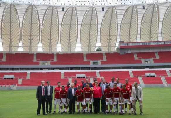 Presidente  Dilma Rousseff participa da inaugurao oficial do novo Beira-Rio, com autoridades e jogadores do Internacional 