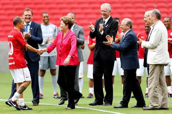 Presidente  Dilma Rousseff participa da inaugurao oficial do novo Beira-Rio, com autoridades e jogadores do Internacional 
