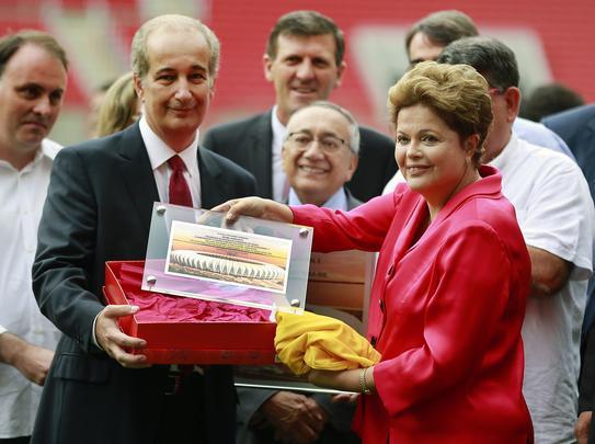 Presidente  Dilma Rousseff participa da inaugurao oficial do novo Beira-Rio, com autoridades e jogadores do Internacional 