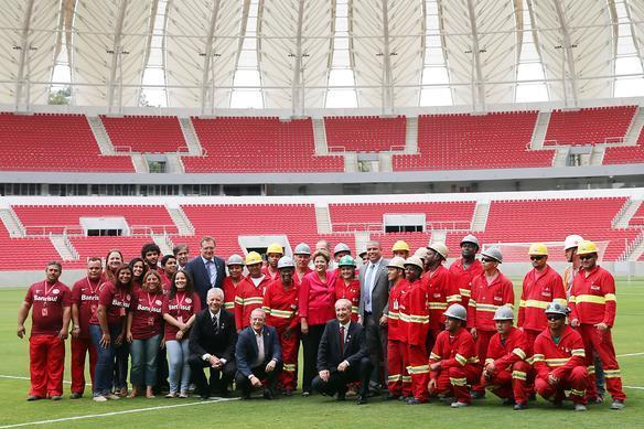 Presidente  Dilma Rousseff participa da inaugurao oficial do novo Beira-Rio, com autoridades e jogadores do Internacional 
