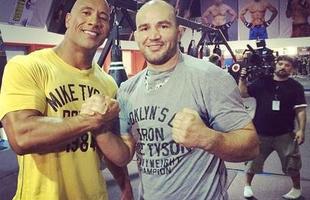 Preparao de Glover Teixeira para a luta com Jon Jones - Glover treinou ao lado do astro Dwayne Johnson 'The Rock'