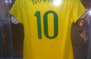 Camisa de Marta para representar o futebol feminino
