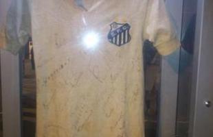 Camisa usada por Pel em amistoso na Nigria em 1969