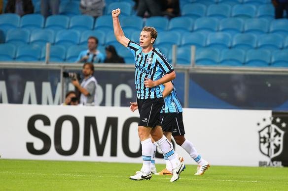 Imagens do confronto entre Grmio e Atltico, em Porto Alegre, pela segunda rodada do Campeonato Brasileiro