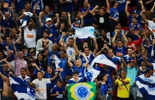 Cruzeiro venceu Atltico-PR de virada, por 3 a 2, e fez festa da torcida em Braslia