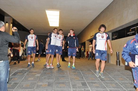 Torcedores deram muito incentivo aos jogadores no hotel Ouro Minas. Depois, San Lorenzo treinou por cerca de 50 minutos no Mineiro, onde decide, nesta quarta, contra o Cruzeiro, uma vaga na semifinal da Libertadores