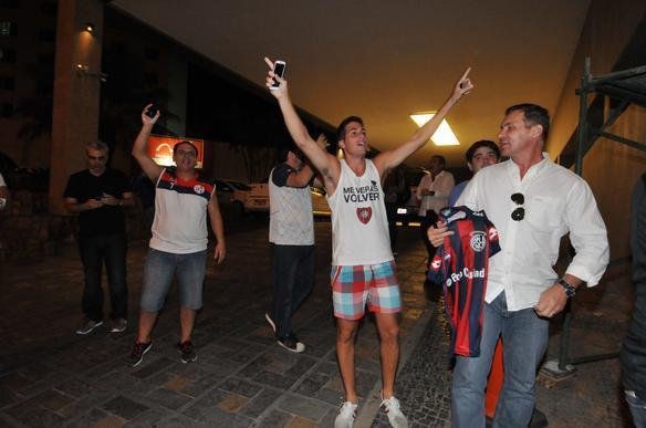 Torcedores deram muito incentivo aos jogadores no hotel Ouro Minas. Depois, San Lorenzo treinou por cerca de 50 minutos no Mineiro, onde decide, nesta quarta, contra o Cruzeiro, uma vaga na semifinal da Libertadores