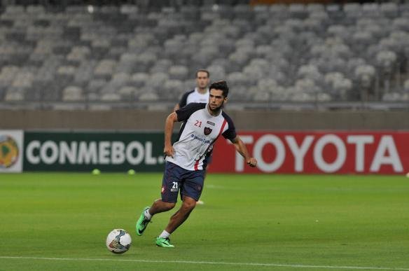 Torcedores deram muito incentivo aos jogadores no hotel Ouro Minas. Depois, San Lorenzo treinou por cerca de 50 minutos no Mineiro, onde decide, nesta quarta, contra o Cruzeiro, uma vaga na semifinal da Libertadores