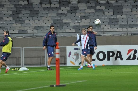 Torcedores deram muito incentivo aos jogadores no hotel Ouro Minas. Depois, San Lorenzo treinou por cerca de 50 minutos no Mineiro, onde decide, nesta quarta, contra o Cruzeiro, uma vaga na semifinal da Libertadores