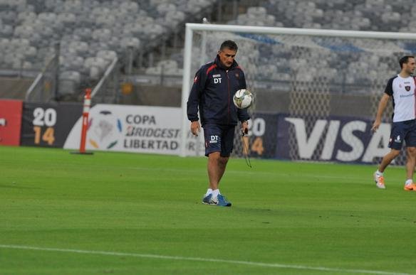 Torcedores deram muito incentivo aos jogadores no hotel Ouro Minas. Depois, San Lorenzo treinou por cerca de 50 minutos no Mineiro, onde decide, nesta quarta, contra o Cruzeiro, uma vaga na semifinal da Libertadores