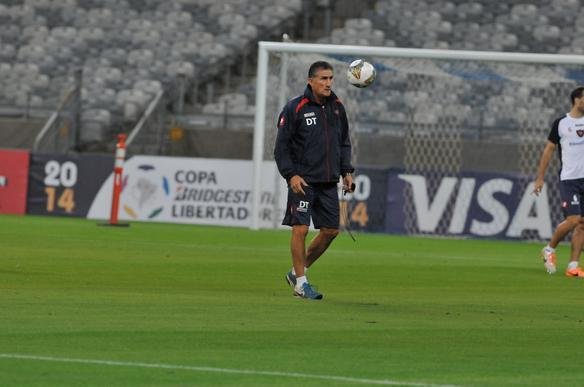 Torcedores deram muito incentivo aos jogadores no hotel Ouro Minas. Depois, San Lorenzo treinou por cerca de 50 minutos no Mineiro, onde decide, nesta quarta, contra o Cruzeiro, uma vaga na semifinal da Libertadores