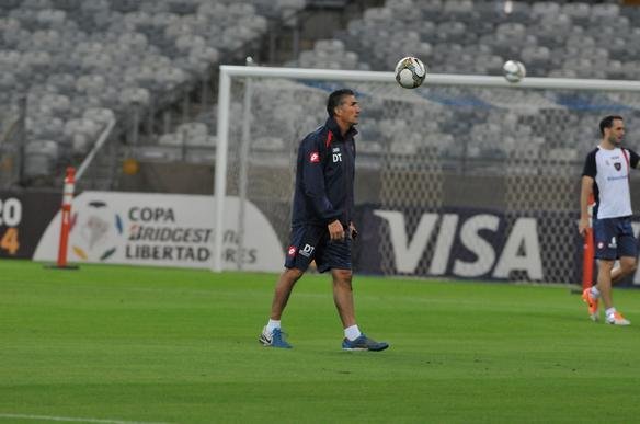 Torcedores deram muito incentivo aos jogadores no hotel Ouro Minas. Depois, San Lorenzo treinou por cerca de 50 minutos no Mineiro, onde decide, nesta quarta, contra o Cruzeiro, uma vaga na semifinal da Libertadores