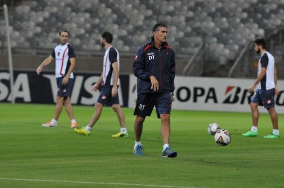 Torcedores deram muito incentivo aos jogadores no hotel Ouro Minas. Depois, San Lorenzo treinou por cerca de 50 minutos no Mineiro, onde decide, nesta quarta, contra o Cruzeiro, uma vaga na semifinal da Libertadores