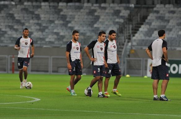 Torcedores deram muito incentivo aos jogadores no hotel Ouro Minas. Depois, San Lorenzo treinou por cerca de 50 minutos no Mineiro, onde decide, nesta quarta, contra o Cruzeiro, uma vaga na semifinal da Libertadores