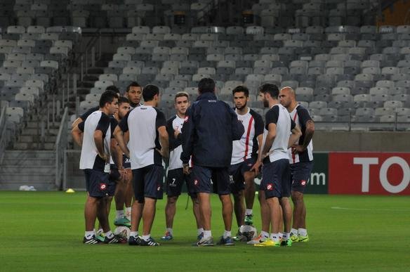Torcedores deram muito incentivo aos jogadores no hotel Ouro Minas. Depois, San Lorenzo treinou por cerca de 50 minutos no Mineiro, onde decide, nesta quarta, contra o Cruzeiro, uma vaga na semifinal da Libertadores