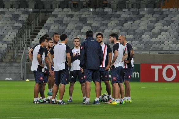 Torcedores deram muito incentivo aos jogadores no hotel Ouro Minas. Depois, San Lorenzo treinou por cerca de 50 minutos no Mineiro, onde decide, nesta quarta, contra o Cruzeiro, uma vaga na semifinal da Libertadores