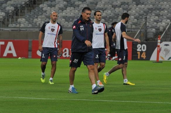 Torcedores deram muito incentivo aos jogadores no hotel Ouro Minas. Depois, San Lorenzo treinou por cerca de 50 minutos no Mineiro, onde decide, nesta quarta, contra o Cruzeiro, uma vaga na semifinal da Libertadores