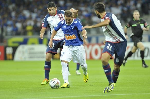 Imagens do jogo entre Cruzeiro e San Lorenzo, no Mineiro, pela Libertadores