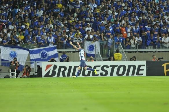 Imagens do jogo entre Cruzeiro e San Lorenzo, no Mineiro, pela Libertadores
