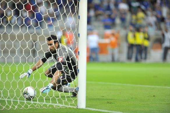 Imagens do empate por 1 a 1 entre Cruzeiro e San Lorenzo, no Mineiro