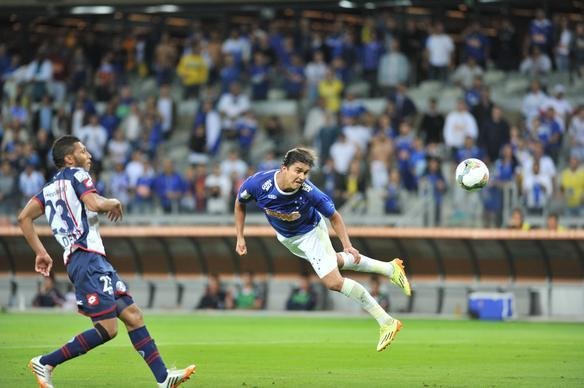 Imagens do empate por 1 a 1 entre Cruzeiro e San Lorenzo, no Mineiro