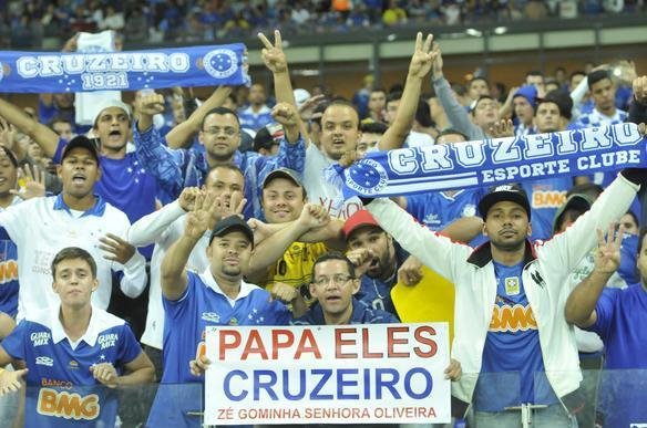 Torcidas de Cruzeiro e San Lorenzo no Mineiro, em duelo das quartas de final da Libertadores