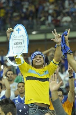 Torcidas de Cruzeiro e San Lorenzo no Mineiro, em duelo das quartas de final da Libertadores