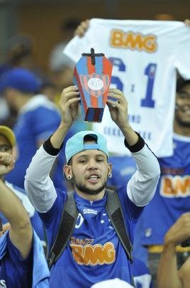 Torcidas de Cruzeiro e San Lorenzo no Mineiro, em duelo das quartas de final da Libertadores