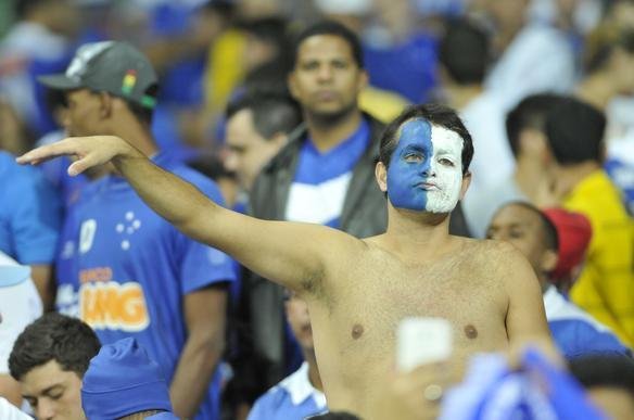 Torcidas de Cruzeiro e San Lorenzo no Mineiro, em duelo das quartas de final da Libertadores