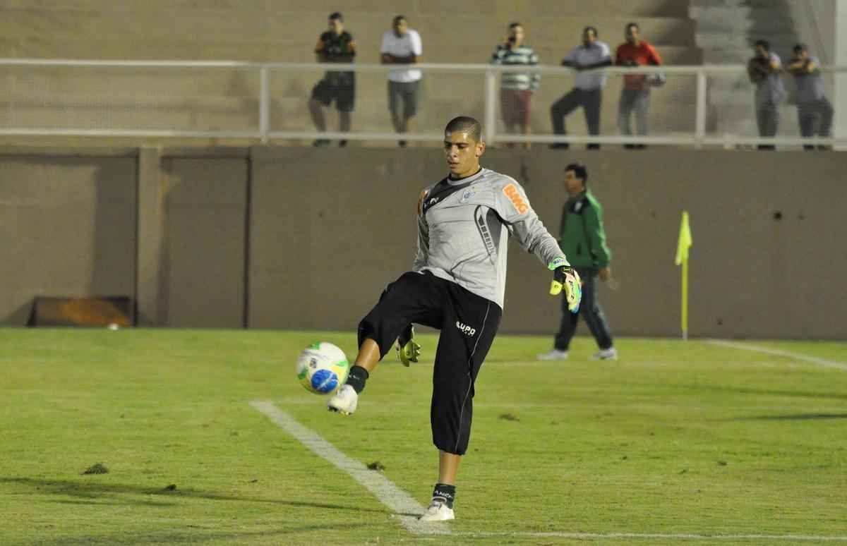 O Amrica deu sequncia  sua preparao para enfrentar o Nutico, no sbado, pela nona rodada da Srie B do Campeonato Brasileiro. Na noite desta quinta-feira, os jogadores fizeram um treino no Estdio Soares Azevedo, em Muria, na Zona da Mata mineira. No houve realizao de coletivo, mas sim atividades de toque de bola, finalizaes, cruzamentos e bolas paradas. Na manh desta sexta, os atletas trabalham pela ltima vez e retornam  concentrao. Lder da Segunda Diviso, o Coelho pegar o Timbu s 16h20 de sbado.