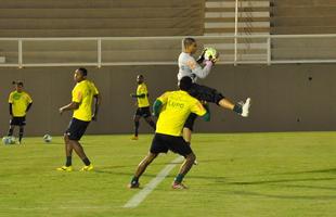 O Amrica deu sequncia  sua preparao para enfrentar o Nutico, no sbado, pela nona rodada da Srie B do Campeonato Brasileiro. Na noite desta quinta-feira, os jogadores fizeram um treino no Estdio Soares Azevedo, em Muria, na Zona da Mata mineira. No houve realizao de coletivo, mas sim atividades de toque de bola, finalizaes, cruzamentos e bolas paradas. Na manh desta sexta, os atletas trabalham pela ltima vez e retornam  concentrao. Lder da Segunda Diviso, o Coelho pegar o Timbu s 16h20 de sbado.