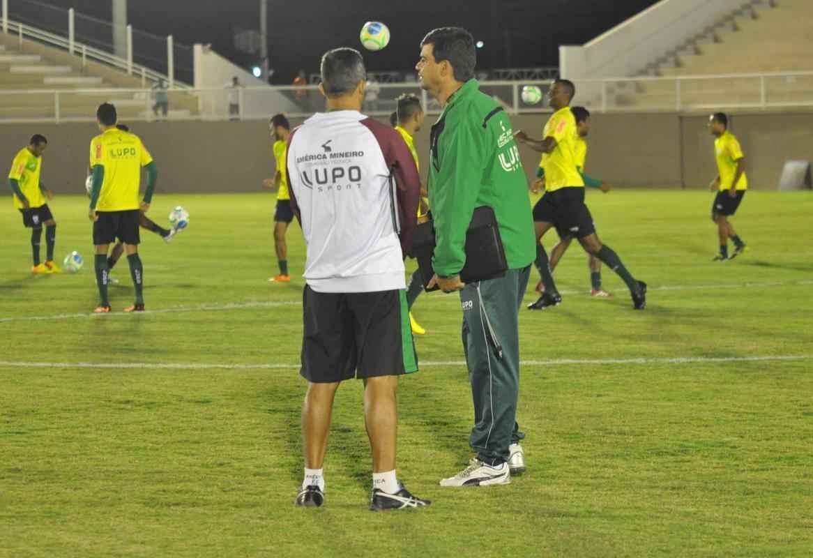 O Amrica deu sequncia  sua preparao para enfrentar o Nutico, no sbado, pela nona rodada da Srie B do Campeonato Brasileiro. Na noite desta quinta-feira, os jogadores fizeram um treino no Estdio Soares Azevedo, em Muria, na Zona da Mata mineira. No houve realizao de coletivo, mas sim atividades de toque de bola, finalizaes, cruzamentos e bolas paradas. Na manh desta sexta, os atletas trabalham pela ltima vez e retornam  concentrao. Lder da Segunda Diviso, o Coelho pegar o Timbu s 16h20 de sbado.