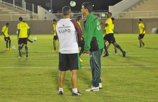 O Amrica deu sequncia  sua preparao para enfrentar o Nutico, no sbado, pela nona rodada da Srie B do Campeonato Brasileiro. Na noite desta quinta-feira, os jogadores fizeram um treino no Estdio Soares Azevedo, em Muria, na Zona da Mata mineira. No houve realizao de coletivo, mas sim atividades de toque de bola, finalizaes, cruzamentos e bolas paradas. Na manh desta sexta, os atletas trabalham pela ltima vez e retornam  concentrao. Lder da Segunda Diviso, o Coelho pegar o Timbu s 16h20 de sbado.