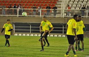 O Amrica deu sequncia  sua preparao para enfrentar o Nutico, no sbado, pela nona rodada da Srie B do Campeonato Brasileiro. Na noite desta quinta-feira, os jogadores fizeram um treino no Estdio Soares Azevedo, em Muria, na Zona da Mata mineira. No houve realizao de coletivo, mas sim atividades de toque de bola, finalizaes, cruzamentos e bolas paradas. Na manh desta sexta, os atletas trabalham pela ltima vez e retornam  concentrao. Lder da Segunda Diviso, o Coelho pegar o Timbu s 16h20 de sbado.