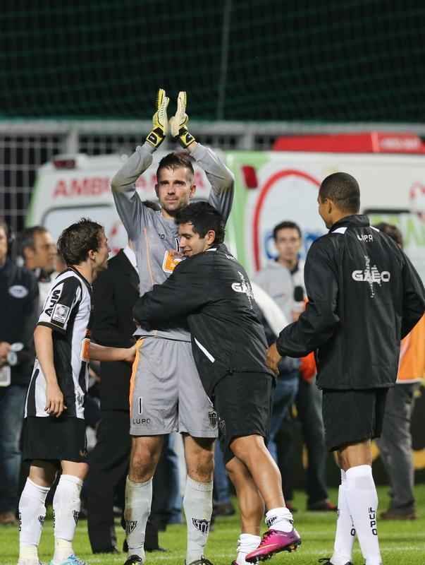 No dia 30 de maio de 2013, Victor salvou o Atltico da eliminao na Libertadores. Depois, clube se tornaria o campeo