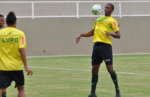 Imagens do treino do Amrica no Estdio Soares de Azevedo, em Muria