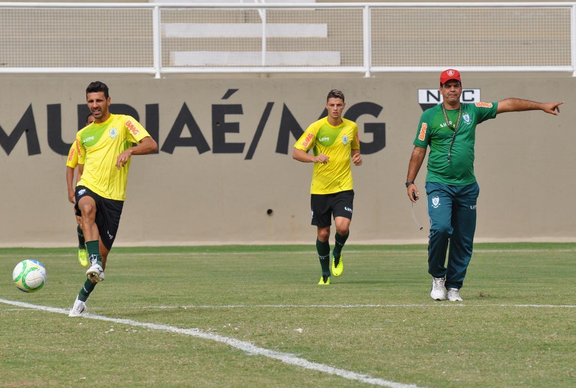Imagens do treino do Amrica no Estdio Soares de Azevedo, em Muria