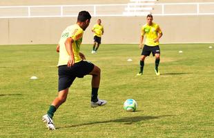 Imagens do treino do Amrica no Estdio Soares de Azevedo, em Muria