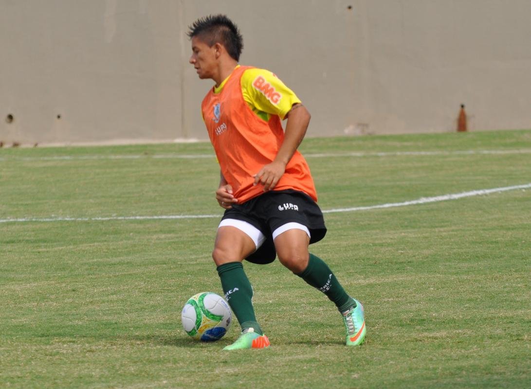 Imagens do treino do Amrica no Estdio Soares de Azevedo, em Muria