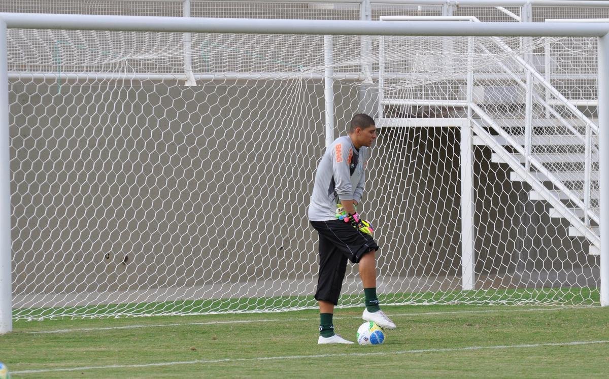 Imagens do treino do Amrica no Estdio Soares de Azevedo, em Muria