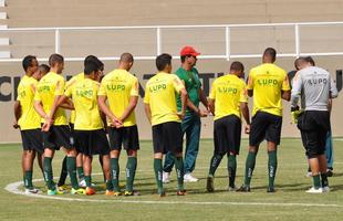 Imagens do treino do Amrica no Estdio Soares de Azevedo, em Muria